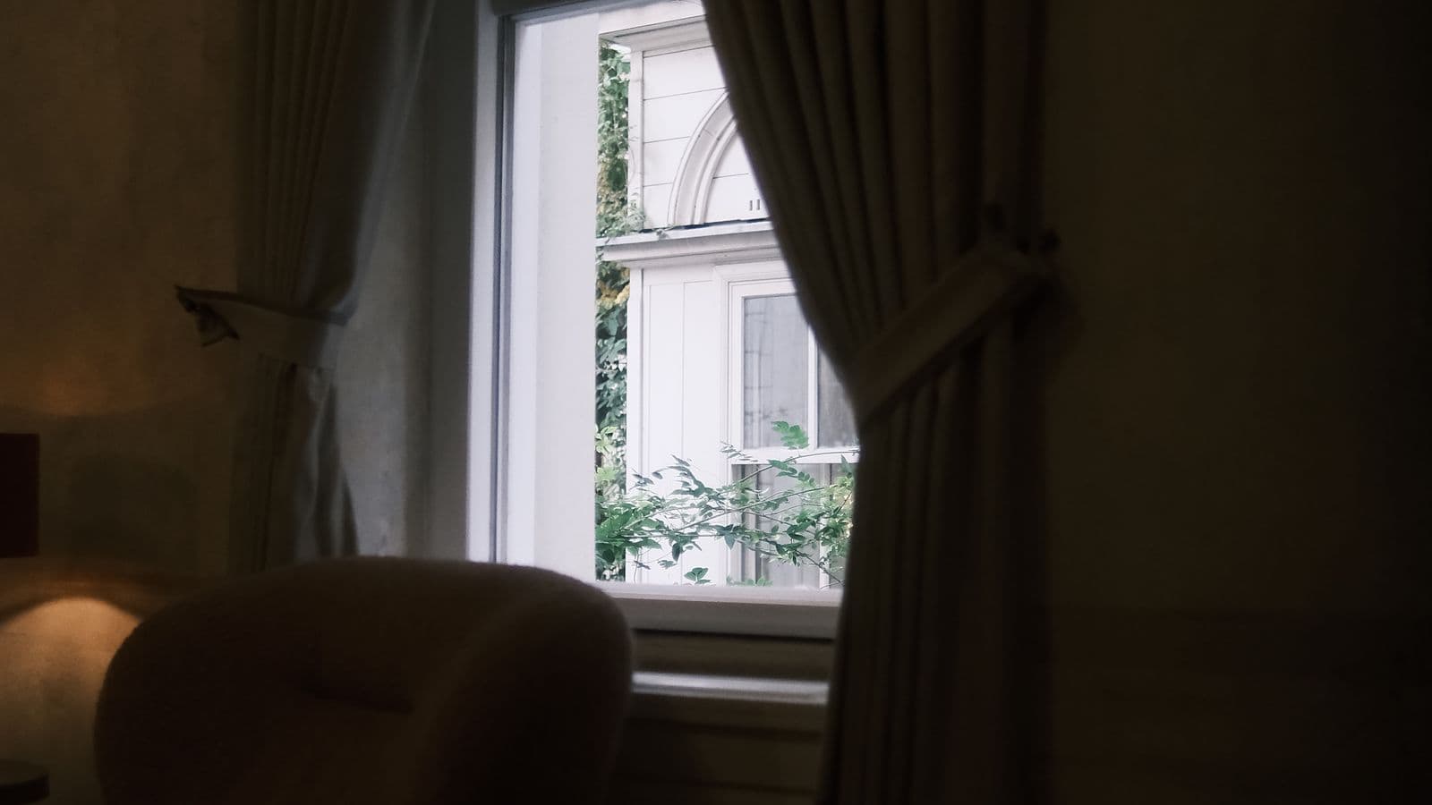 Calm, comfortable monitored-care setting for Spravato treatment